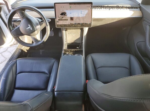 5YJ3E1EB3JF178860 2018 TESLA MODEL Белый Вид панели приборов