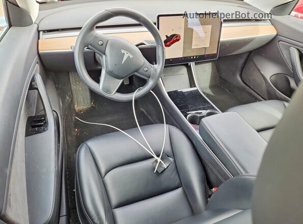 5YJ3E1EB3KF387324 2019 TESLA MODEL Red Вид панелі приладів