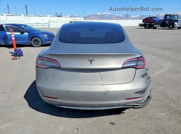 5YJ3E1EB5JF070689 2018 TESLA MODEL Silver Vista trasera