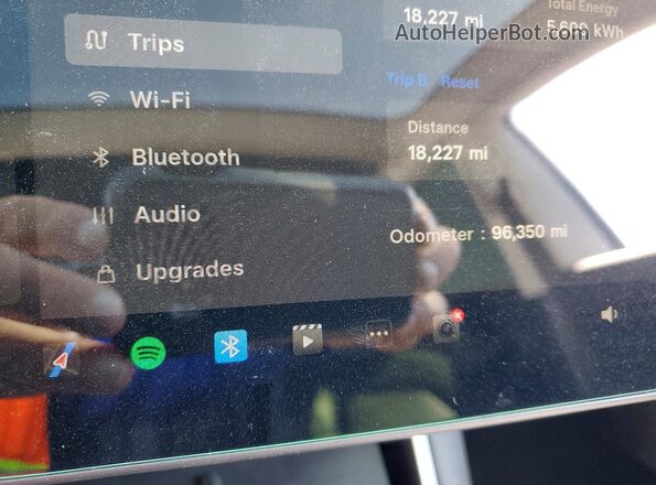 5YJ3E1EB5JF070689 2018 TESLA MODEL Silver Vista del cuadro de instrumentos