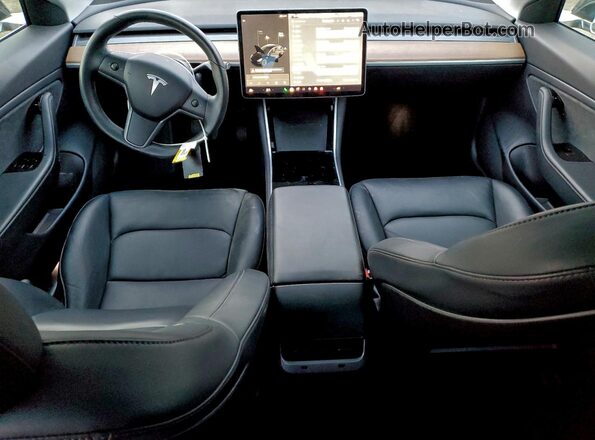 5YJ3E1EB8KF384788 2019 TESLA MODEL Черный Вид панели приборов