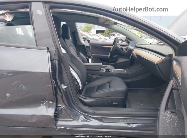 5YJ3E1EB8NF234250 2022 TESLA MODEL 3 Серебряный Вид салона спереди