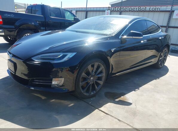 5YJSA1E22LF370555 2020 TESLA MODEL S Черный Передняя левая четверть