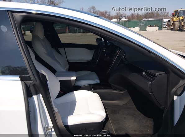 5YJSA1E28LF413246 2020 TESLA MODEL S Белый Вид салона спереди