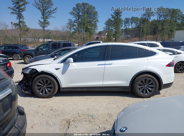 5YJXCBE22JF089715 2018 TESLA MODEL X White Widok wnętrza 360 stopni