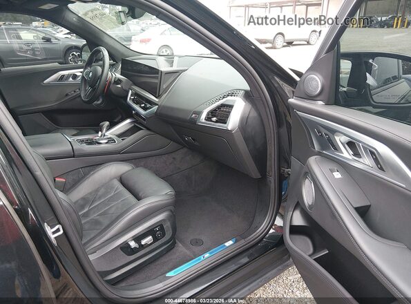 5YM23CS02R9W46364 2024 BMW OTHER Черный Вид салона спереди