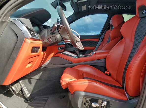 5YMCY0C03P9N59492 2023 BMW X6 Черный Вид салона спереди