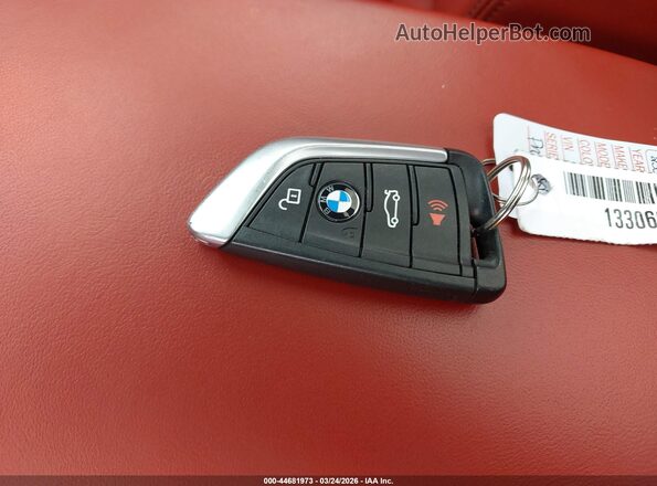 5YMUJ0C01LLU67299 2020 BMW X4 White Vista del salpicadero