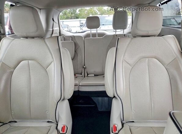 2C4RC1N79HR684994 2017 CHRYSLER PACIFICA Серебряный Вид задней части салона