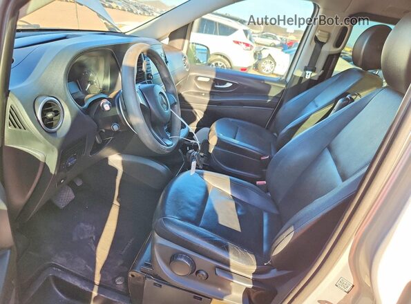 WD4PG2EE9G3091083 2016 MERCEDES-BENZ METRIS Серебряный Вид панели приборов
