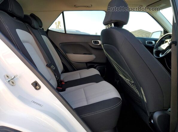 KMHRC8A3XNU208940 2022 HYUNDAI VENUE Белый Вид подкапотного пространства