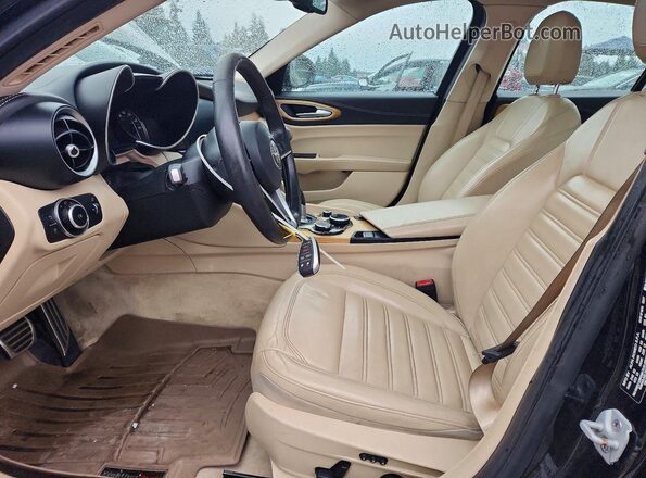 ZARFAEEN5H7542597 2017 ALFA ROMEO GIULIA Black Vista del salpicadero