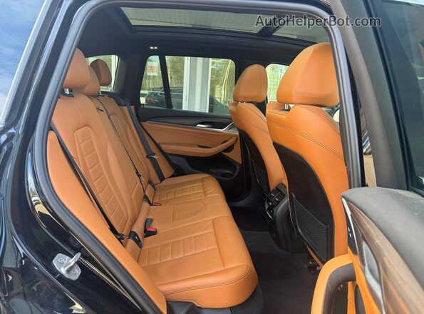 5UXTY5C09M9H28918 2021 BMW X3 Черный Вид салона спереди