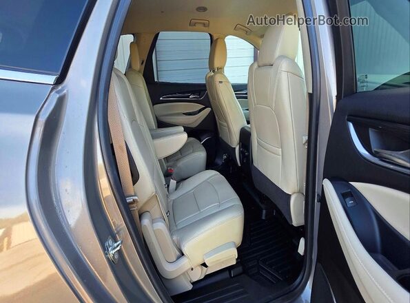 5GAERBKW0JJ174799 2018 BUICK ENCLAVE Silver Widok wnętrza z przodu