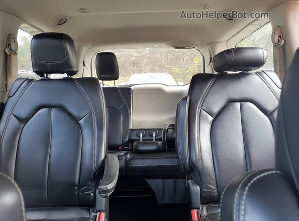 2C4RC1DG9LR286095 2020 CHRYSLER VOYAGER Silver Вид задньої частини салону