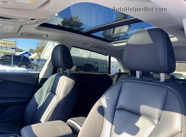 WA1FVAF19KD015748 2019 AUDI Q8 Silver Вид задньої частини салону