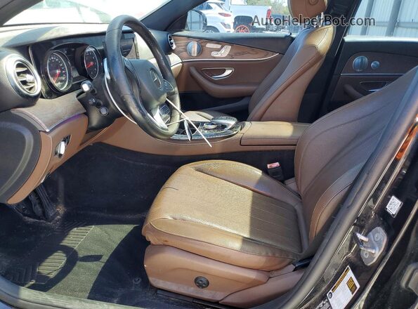 WDDZF4KB7HA045041 2017 MERCEDES-BENZ E Черный Вид панели приборов