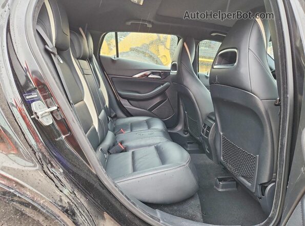 SJKCH5CP0HA022806 2017 INFINITI QX30 Black Widok wnętrza z tyłu