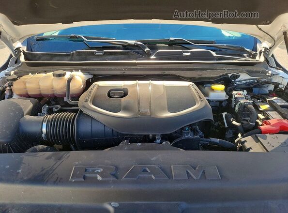 1C6SRFLP7SN574537 2025 RAM 1500 Белый Вид салона спереди