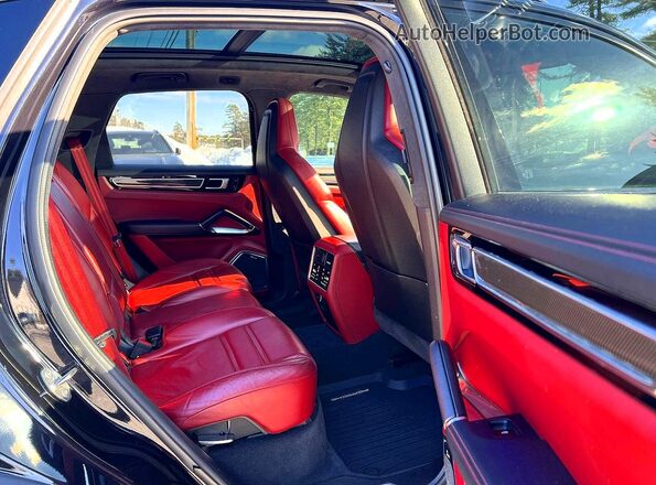 WP1AF2AY5KDA80246 2019 PORSCHE CAYENNE Black Widok wnętrza z przodu