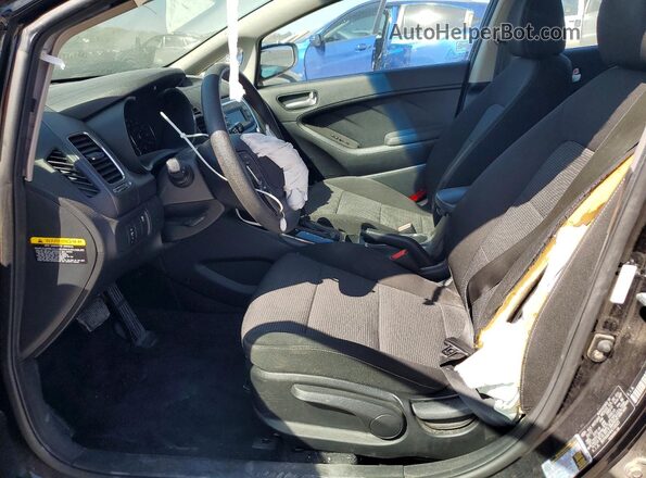 3KPFK4A74HE158321 2017 KIA FORTE Черный Вид салона спереди