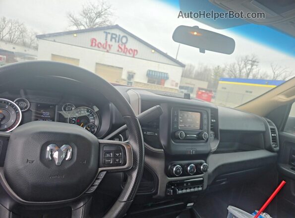 3C7WRTCL0LG106166 2020 RAM 3500 Красный Вид задних сидений