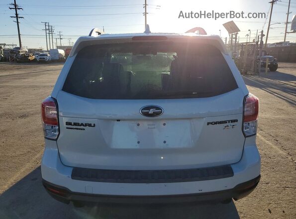 JF2SJGWC4HH457909 2017 SUBARU FORESTER2. White Vista interior delantera