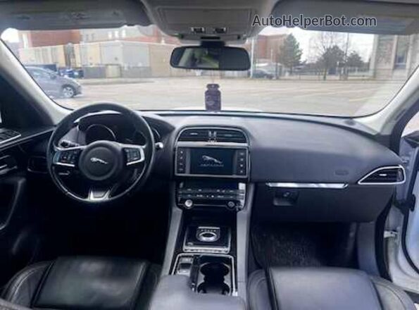 SADCK2FN9JA296349 2018 JAGUAR F-PACE White Widok tylnych siedzeń