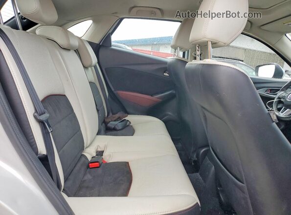 JM1DKBD74G0126953 2016 MAZDA CX-3 White Rear interior view