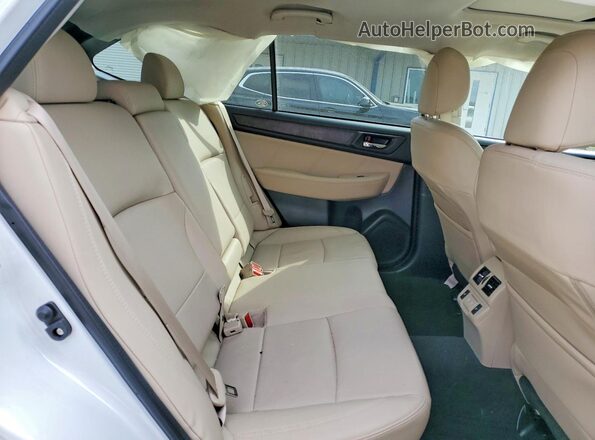 4S4BSANC7K3310543 2019 SUBARU OUTBACK White Widok wnętrza z tyłu