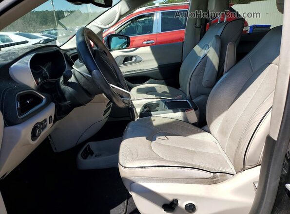 2C4RC1N76JR144881 2018 CHRYSLER PACIFICA Черный Вид панели приборов