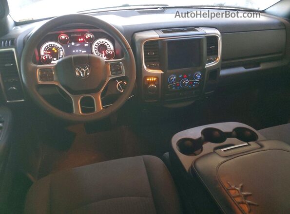 1C6RR6GG5MS521221 2021 RAM 1500 Зеленый Вид щитка приборов