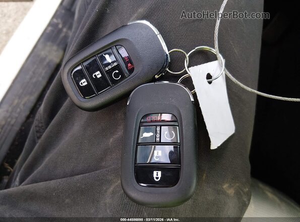 7FARS6H82TE036023 2026 HONDA CR-V HYBRID Белый Вид панели приборов