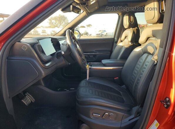 7FCTGAAA8NN013122 2022 RIVIAN R1T Red Front interior view