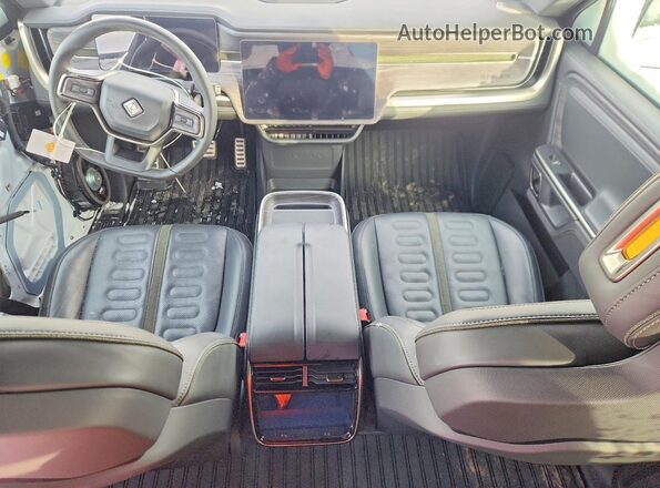 7FCTGAAA9NN013789 2022 RIVIAN R1T White Առջևի վահանակի տեսք