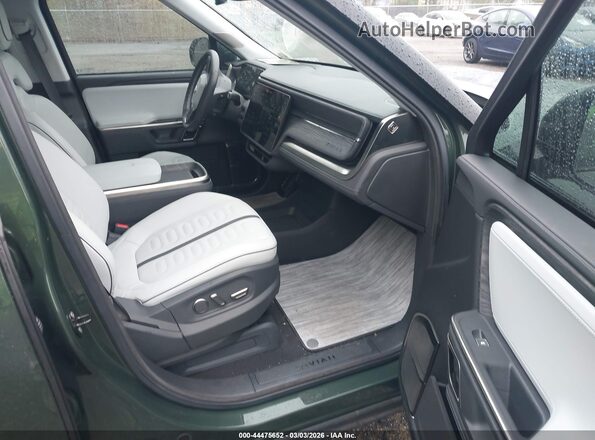 7FCTGAAA9NN015378 2022 RIVIAN R1T Green Front interior view