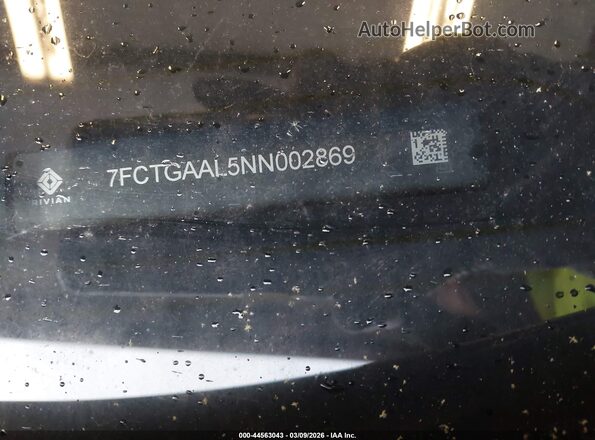 7FCTGAAL5NN002869 2022 RIVIAN R1T Gray Widok komory silnika