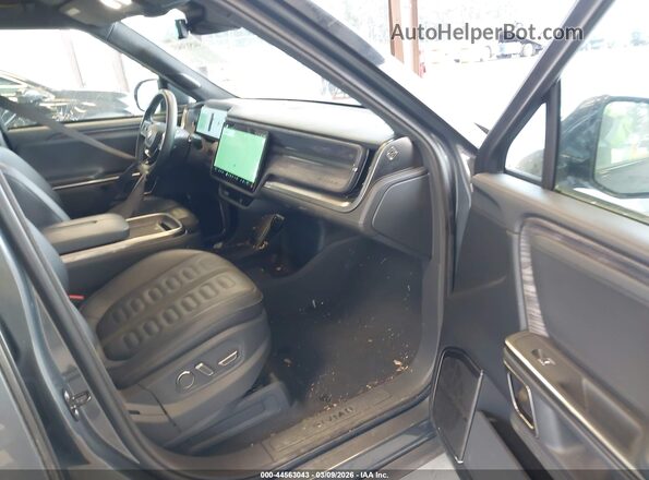 7FCTGAAL5NN002869 2022 RIVIAN R1T Gray Widok wnętrza z przodu