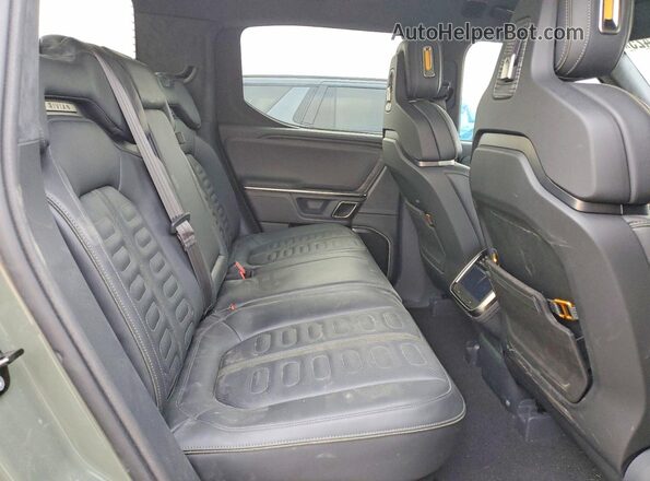 7FCTGAAL6NN003366 2022 RIVIAN R1T Green Հետևի նստատեղերի տեսք
