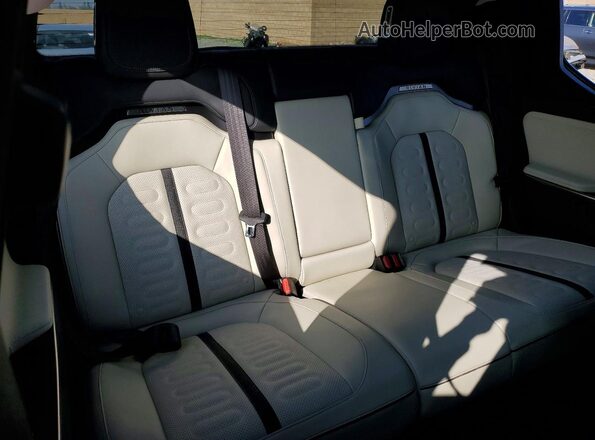 7FCTGCAA8SN041297 2025 RIVIAN R1T Beige Հետևի նստատեղերի տեսք