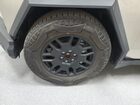 2024 Tesla Cybertruck Серебряный vin: 7G2CEHED0RA015454 Damage: Left Front Center Cap, Missing, Replacement Required