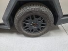 2024 Tesla Cybertruck Серебряный vin: 7G2CEHED0RA015454 Damage: Left Rear Center Cap, Missing, Replacement Required