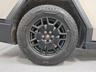 2024 Tesla Cybertruck Серебряный vin: 7G2CEHED0RA015454 Damage: Right Rear Center Cap, Missing, Replacement Required