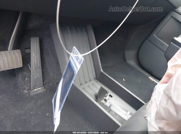 7G2CEHED0TA087827 2026 TESLA CYBERTRUCK Серый Вид панели приборов
