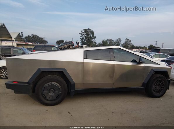 7G2CEHED2SA079243 2025 TESLA CYBERTRUCK Gray Widok wnętrza 360 stopni
