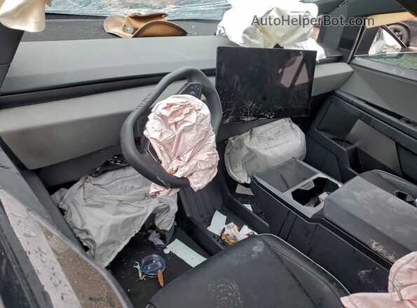 7G2CEHED6SA059240 2025 TESLA CYBERTRUCK Серебряный Вид панели приборов