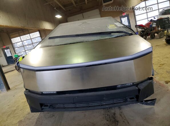 7G2CEHED6SA078564 2025 TESLA CYBERTRUCK Silver წინა ხედი