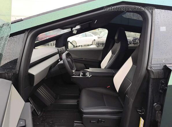 7G2CEHED8RA028338 2024 TESLA CYBERTRUCK Зеленый Вид щитка приборов