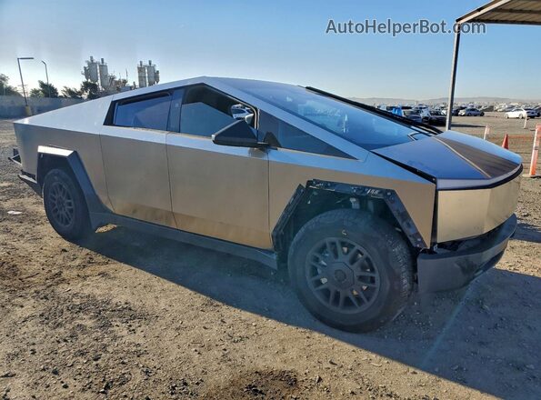 7G2CEHED9RA033077 2024 TESLA CYBERTRUCK Серебряный Передняя правая четверть