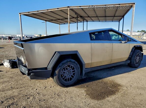 7G2CEHED9RA033077 2024 TESLA CYBERTRUCK Серебряный Задняя правая четверть